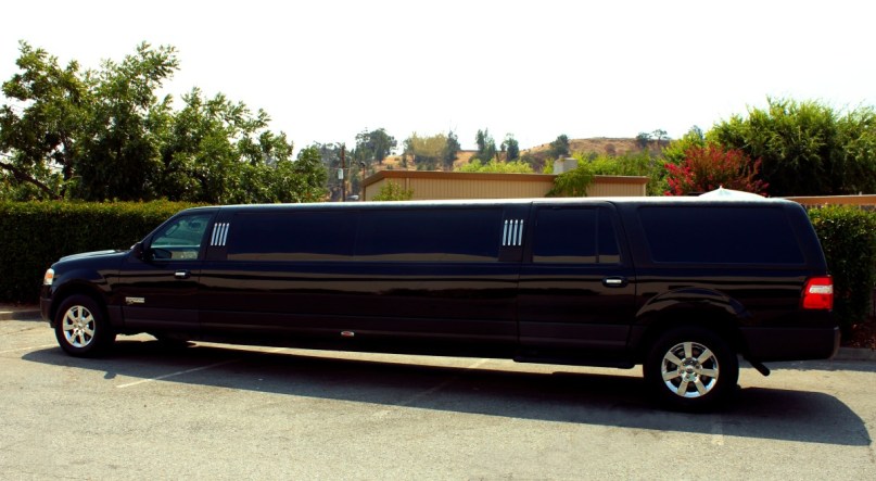 Get Luxury ride on your trip to Toronto – Toronto Airport Limo Flat Rate Service
